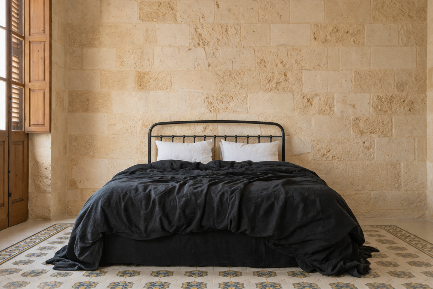 Noir Balance Bedding Set